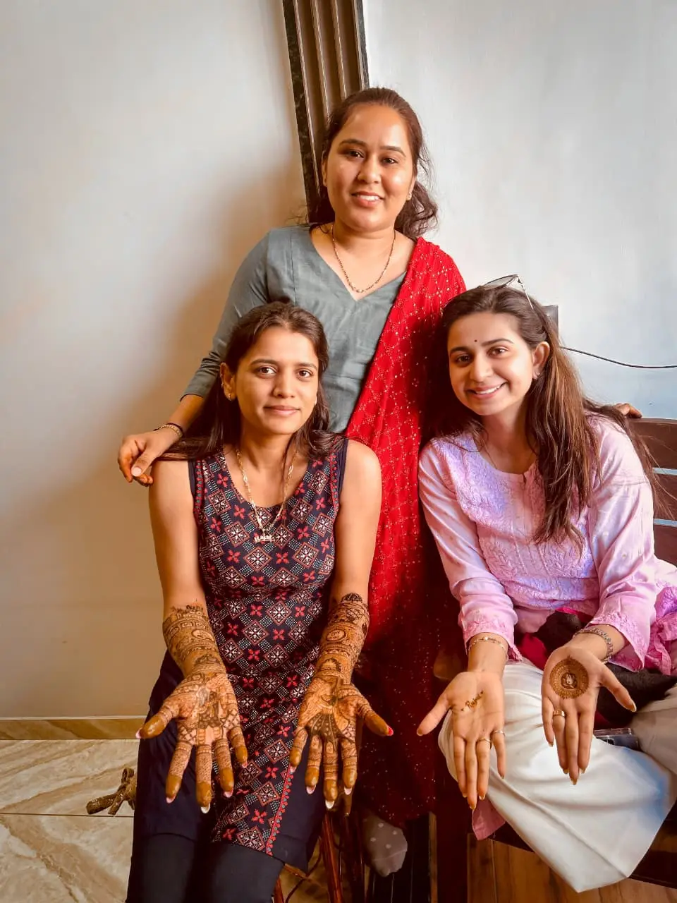 Kinjal Dave And Rajal Barot with Shiva Mehndi Art